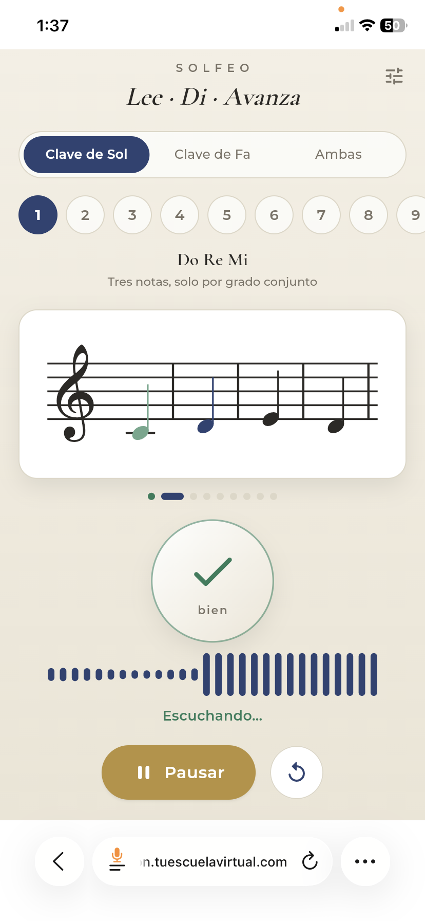 Solfeo, ejercicio 1 en clave de Sol: Do Re Mi, escuchando por el micrófono